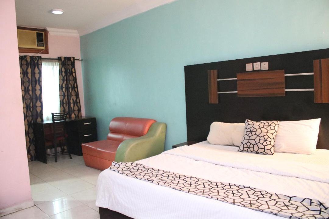 Senators Suites And Towers Hotel Omole Bilik gambar