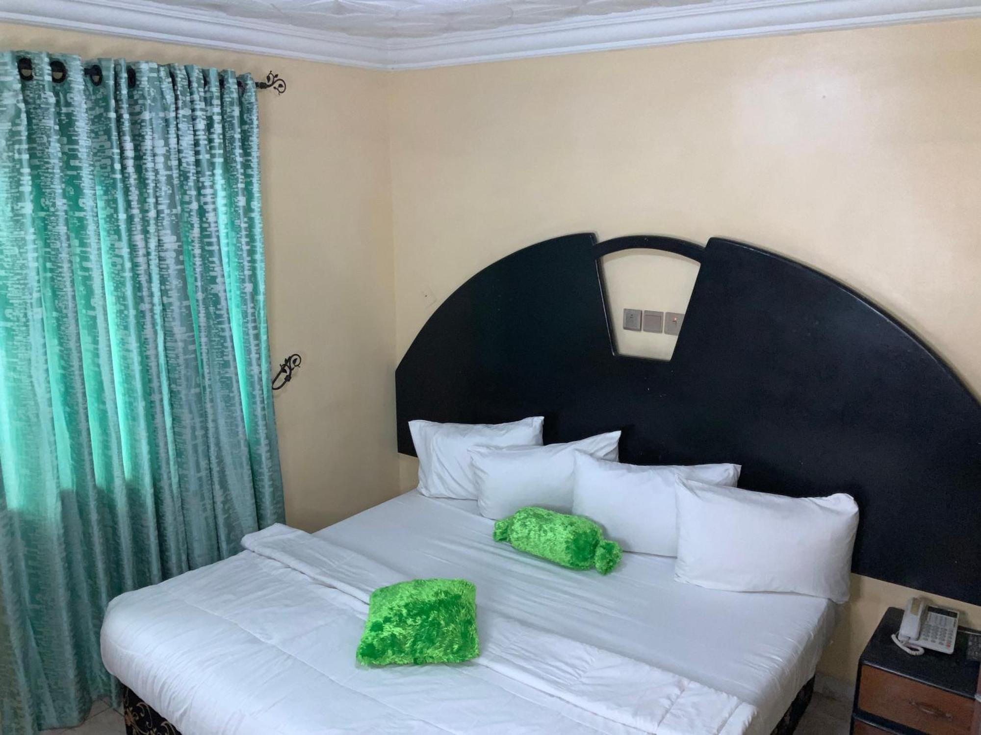 Senators Suites And Towers Hotel Omole Luaran gambar